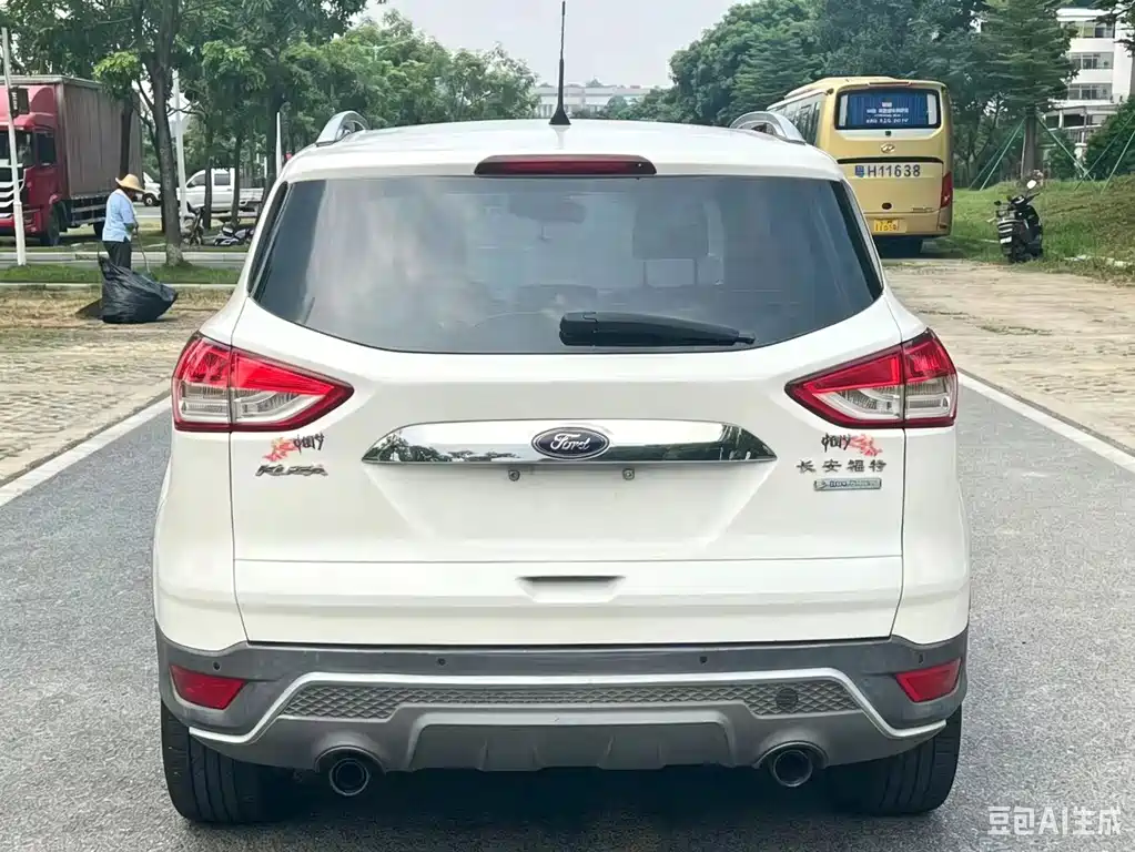 Ford Kuga — миниатюра 24