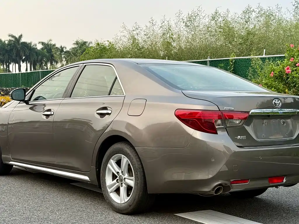 Toyota Reiz — миниатюра 6