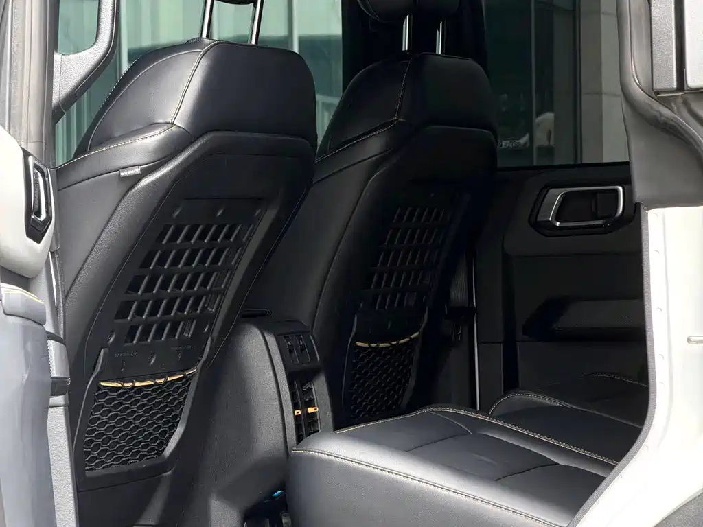 Ford Bronco — миниатюра 8