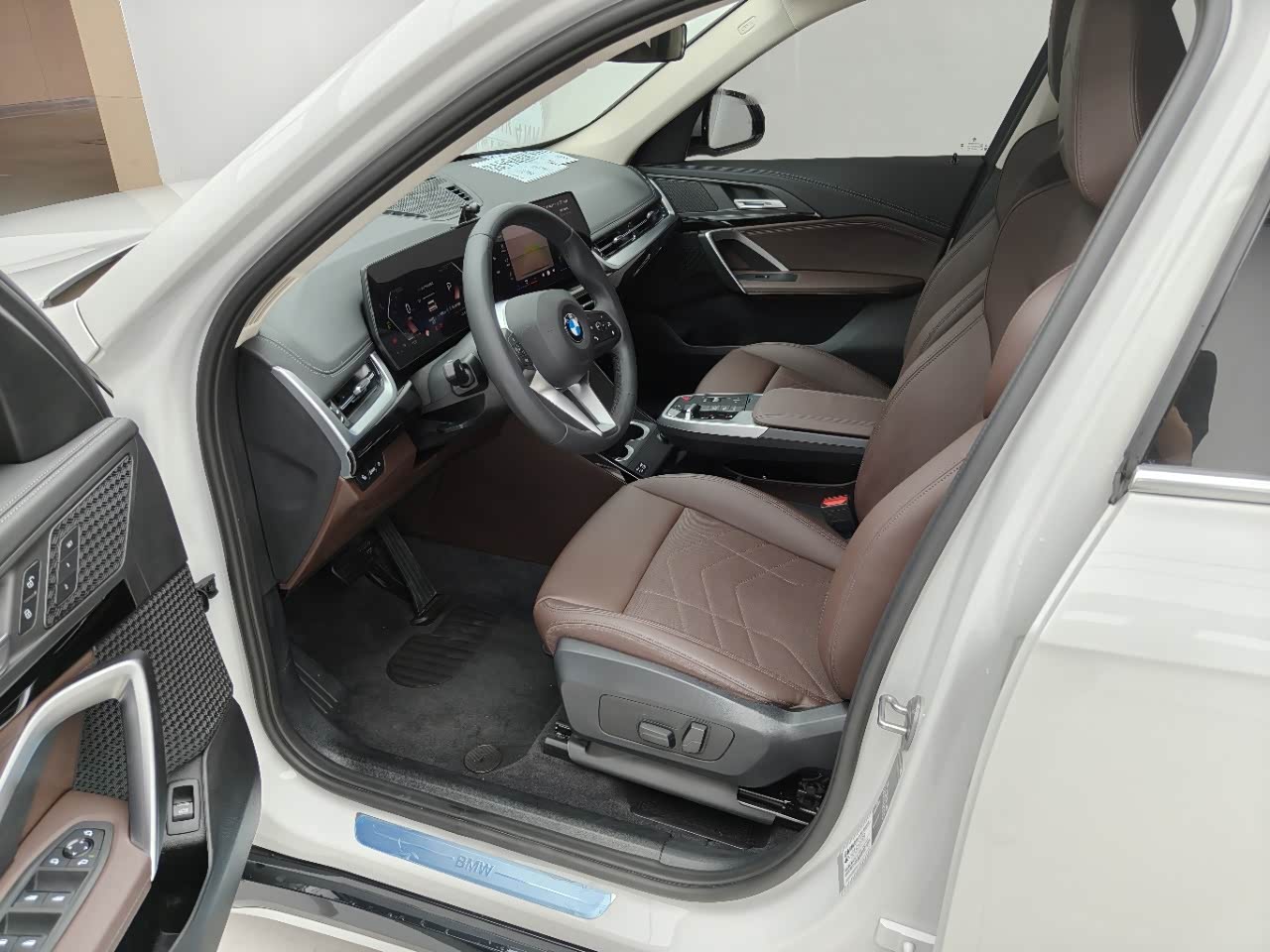 BMW X1 1.5 л 2023 г. Белый, пробег 15000 км