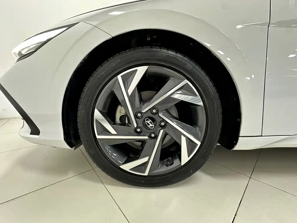 Hyundai Elantra — миниатюра 8
