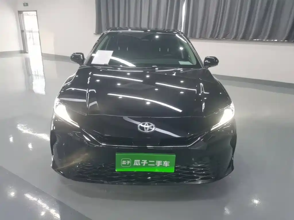 Toyota Camry — миниатюра 3