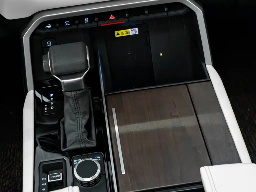 Toyota Sequoia — миниатюра 18