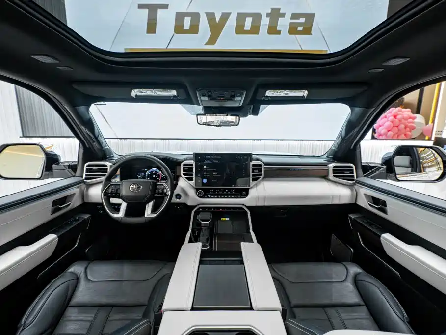 Toyota Sequoia — миниатюра 16