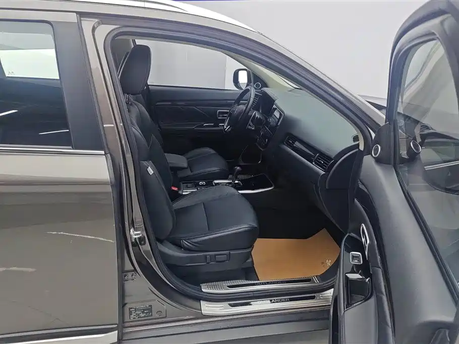 Mitsubishi Outlander 2019 2.4L 5 мест VI