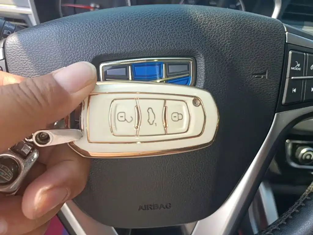 Geely Vision X3 — миниатюра 9