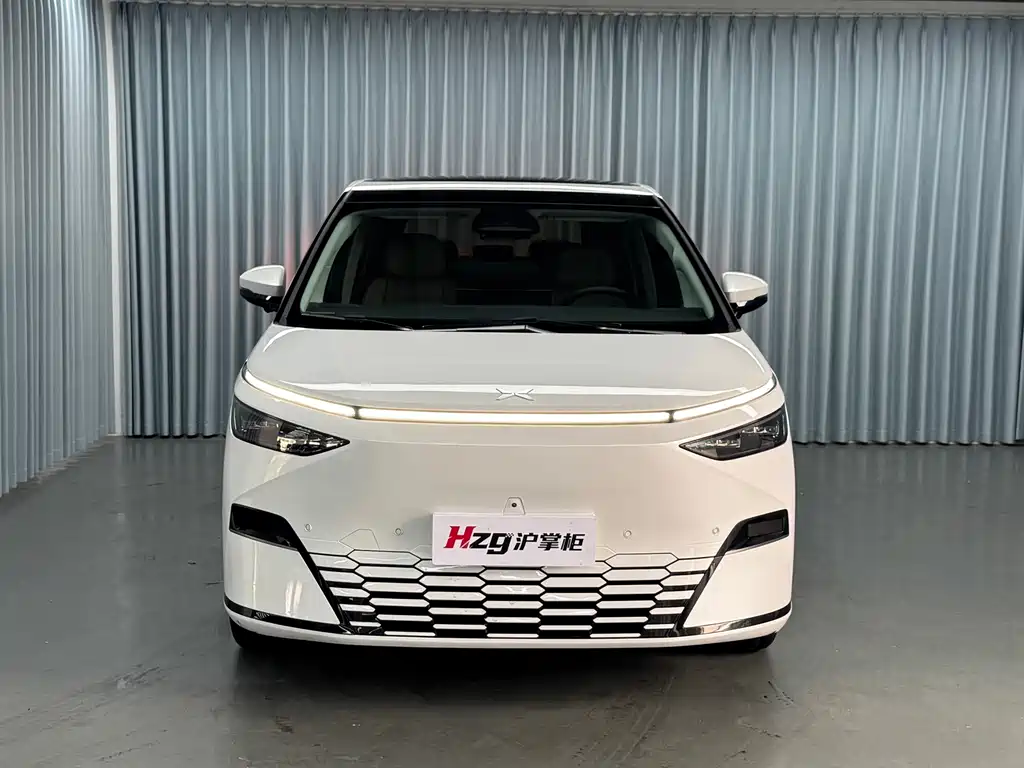 XPeng X9 — миниатюра 2