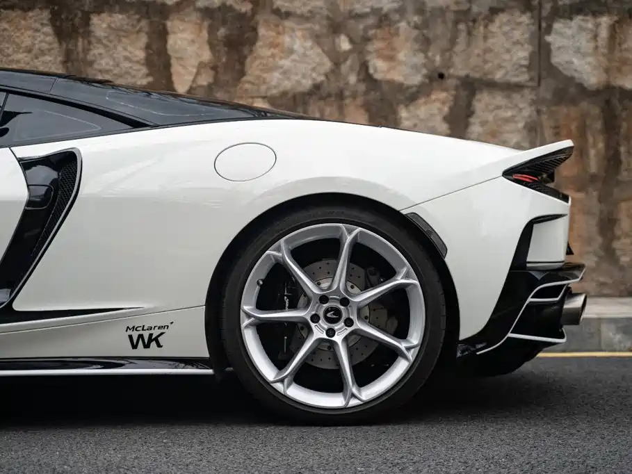 McLaren GT — миниатюра 10