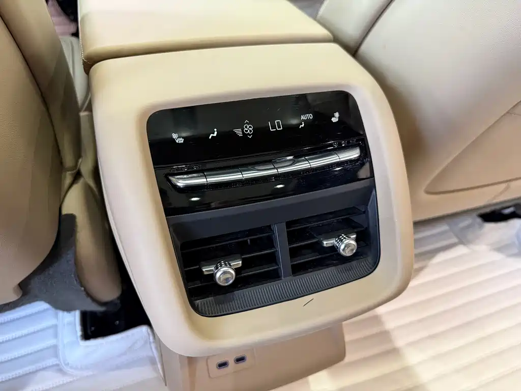 Cadillac Lyriq — миниатюра 15