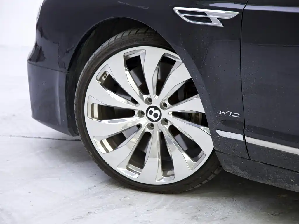 Bentley Flying Spur — миниатюра 8