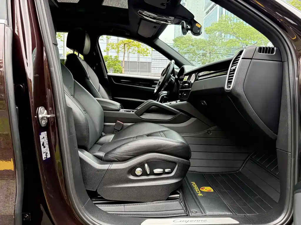 Porsche Cayenne — миниатюра 14
