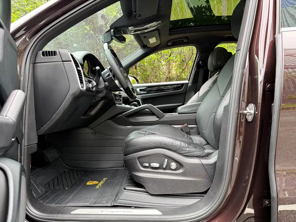 Porsche Cayenne — миниатюра 12