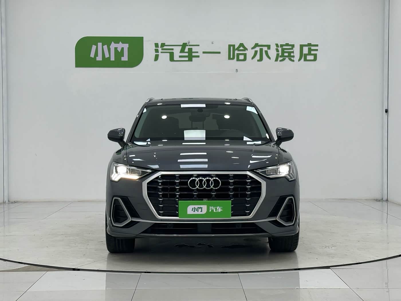 Audi Q3 1.4 л 2022 г. Серебристо-серый, пробег 10000 км