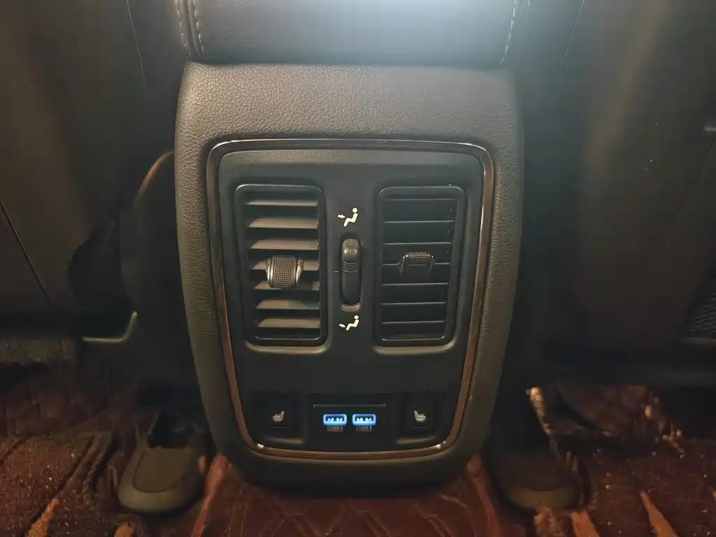 Jeep Grand Cherokee (Import) — миниатюра 12