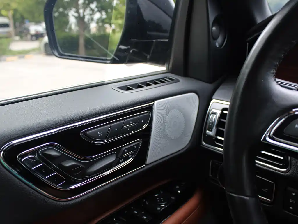 Lincoln Navigator — миниатюра 24