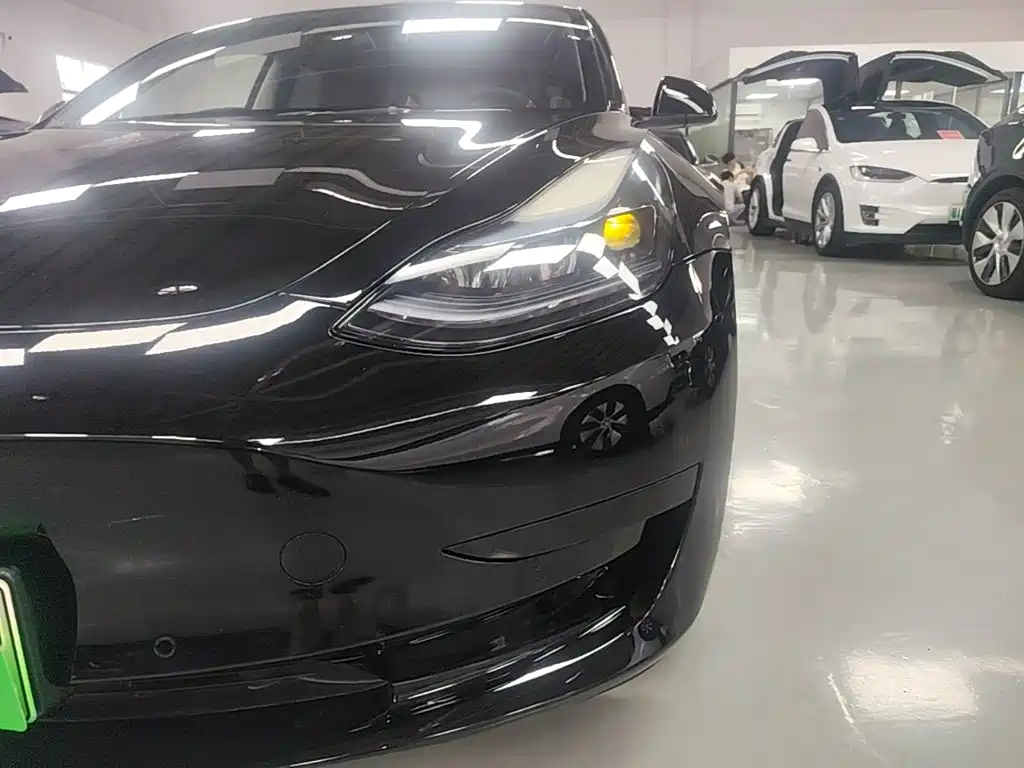 Tesla Model 3 — миниатюра 24