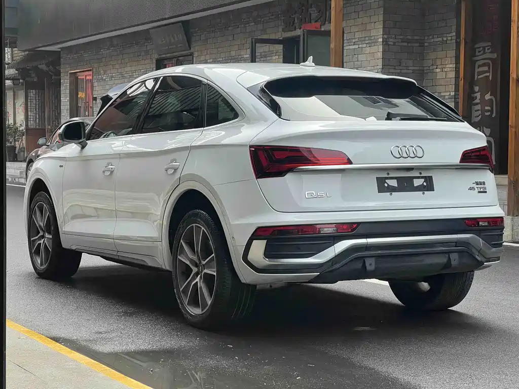 AUDI Q5L SPORTBACK