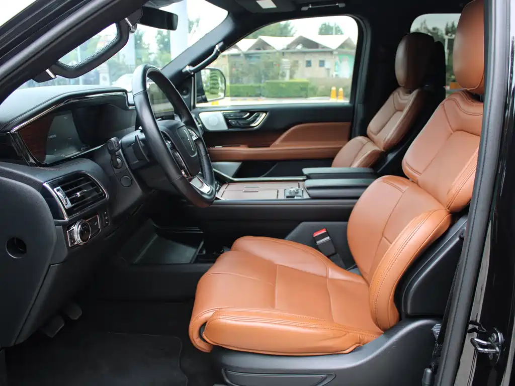 Lincoln Navigator — миниатюра 18