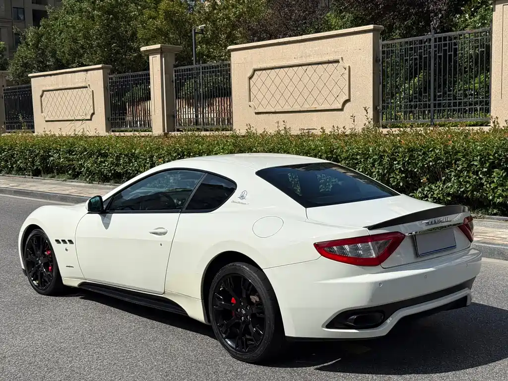Maserati GranTurismo — миниатюра 6