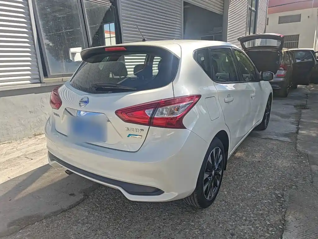 Nissan Tiida — миниатюра 7