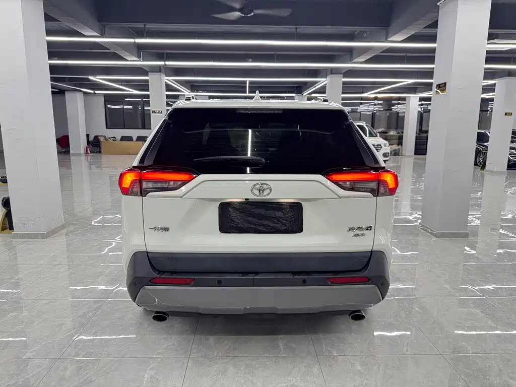 Toyota RAV4 — миниатюра 4