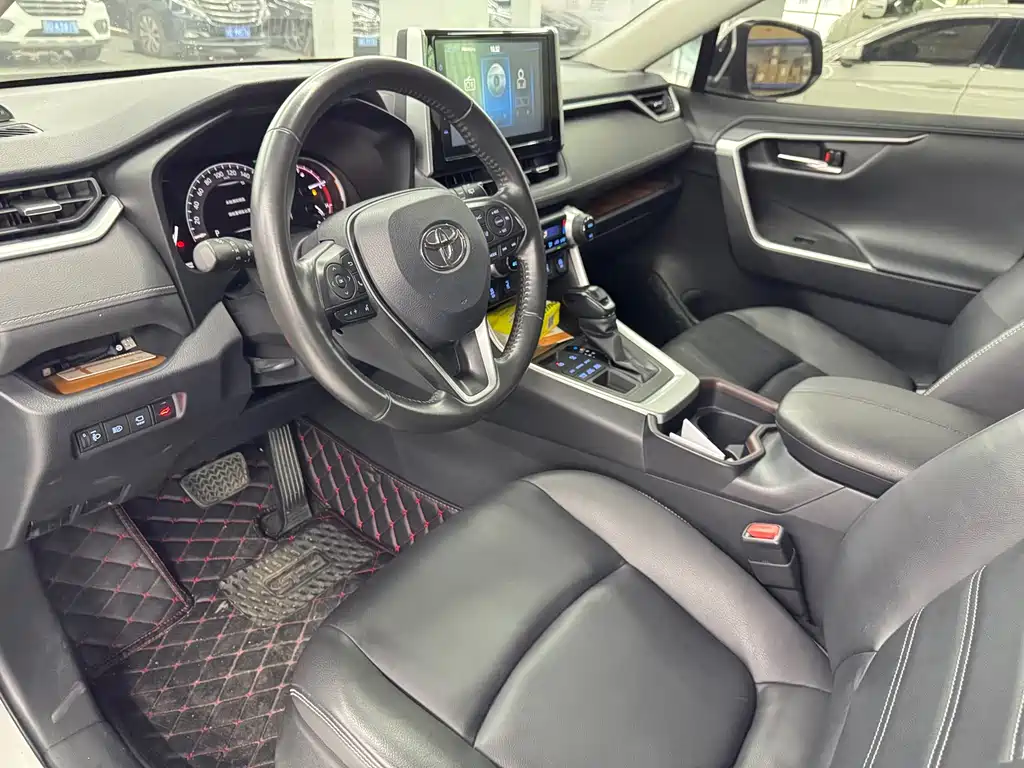 Toyota RAV4 — миниатюра 7
