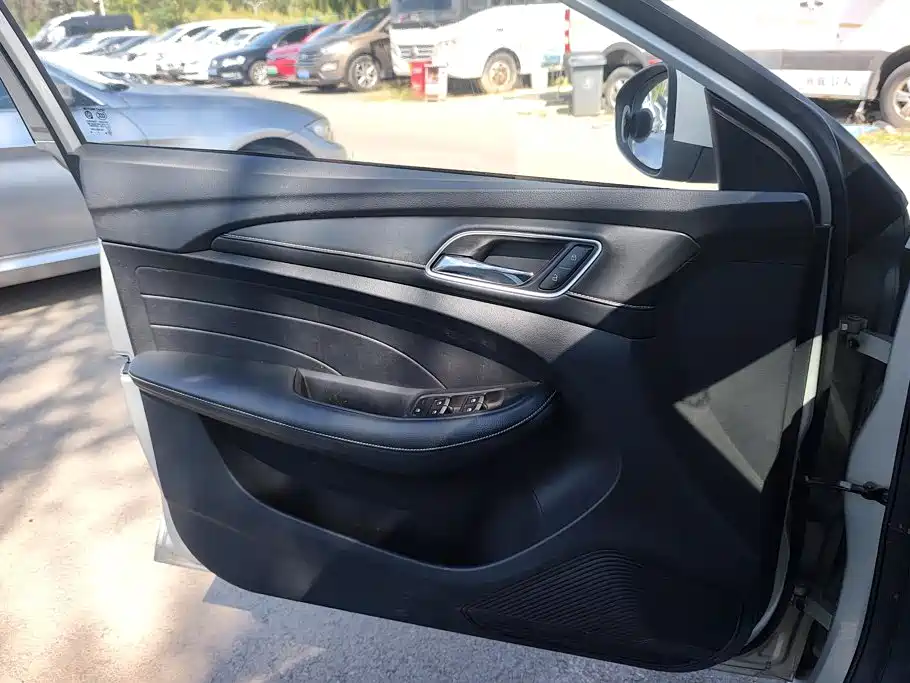 Roewe Ei5 — миниатюра 7