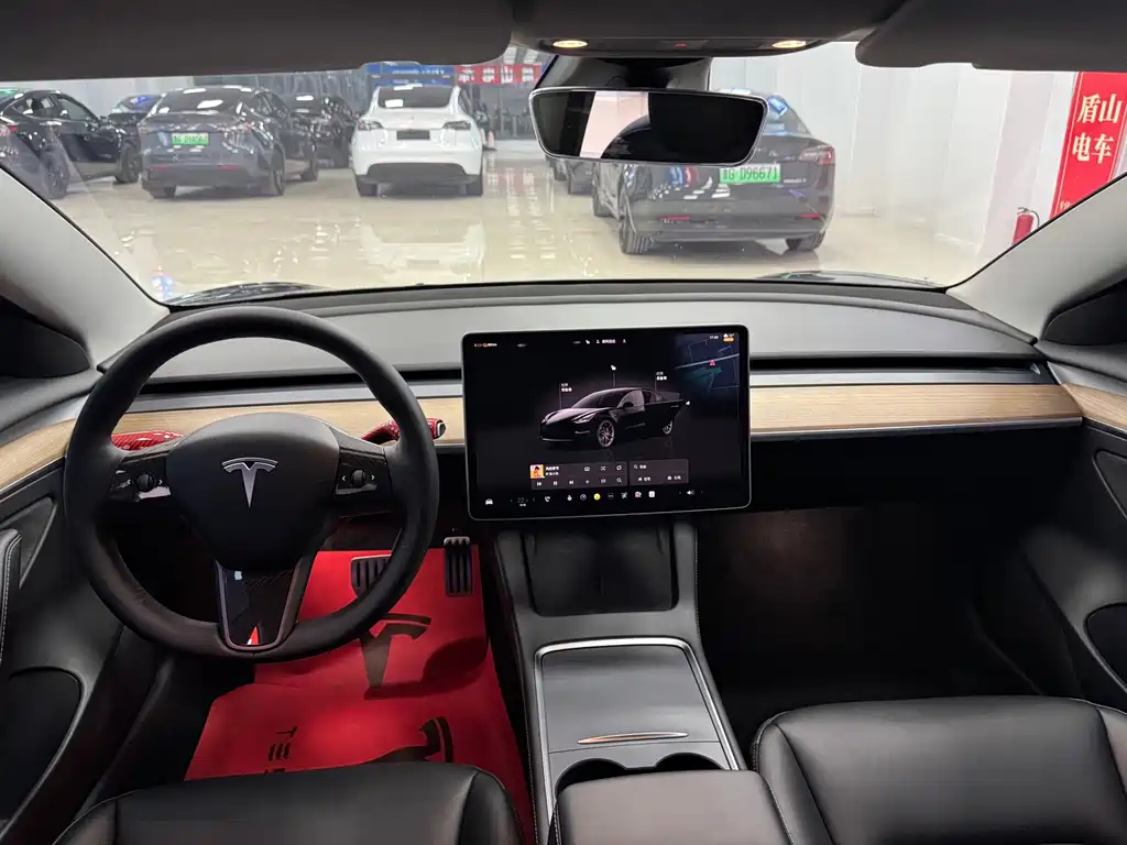 Tesla Model 3 — миниатюра 6