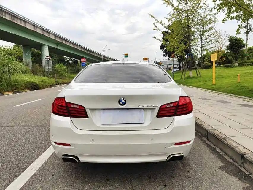 BMW 5 Series — миниатюра 9