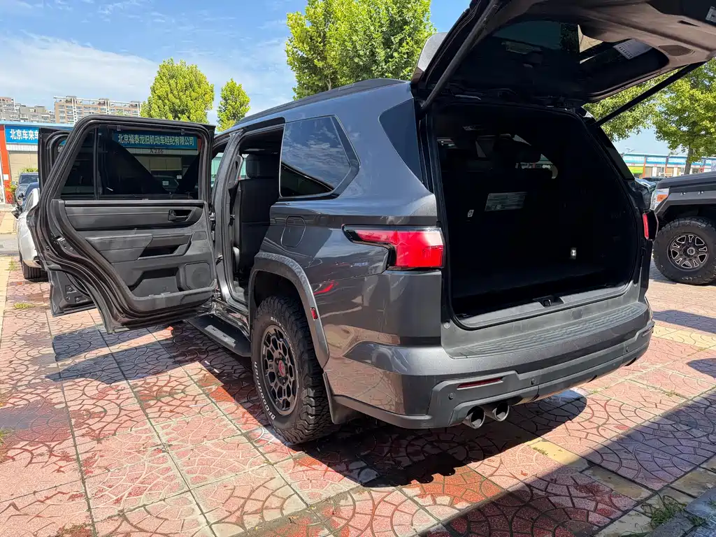 Toyota Sequoia — миниатюра 20