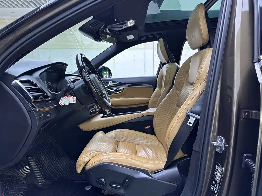 Volvo XC90 — миниатюра 8