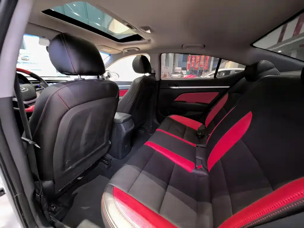 Hyundai Elantra — миниатюра 15
