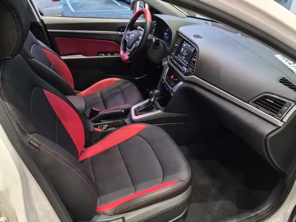 Hyundai Elantra — миниатюра 8