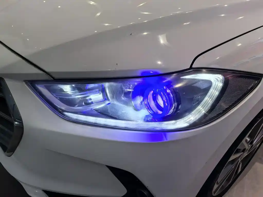 Hyundai Elantra — миниатюра 18