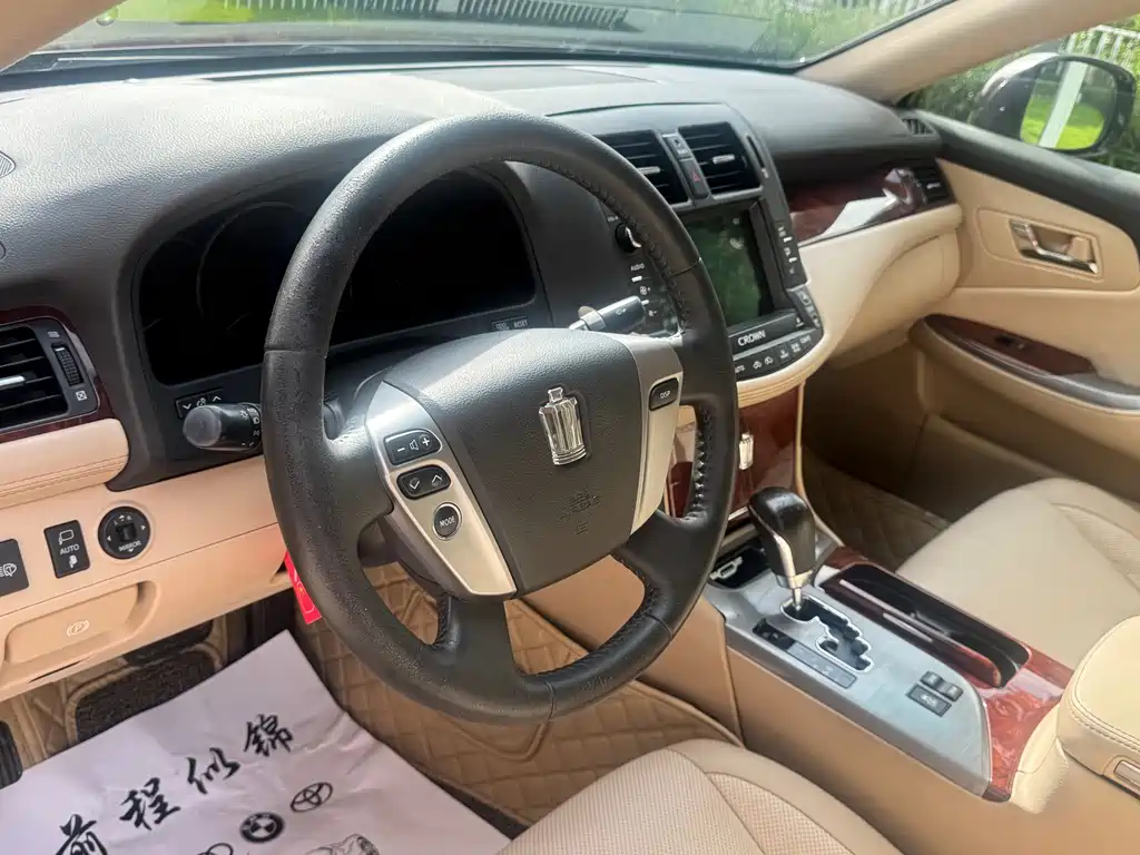 Toyota Crown — миниатюра 11