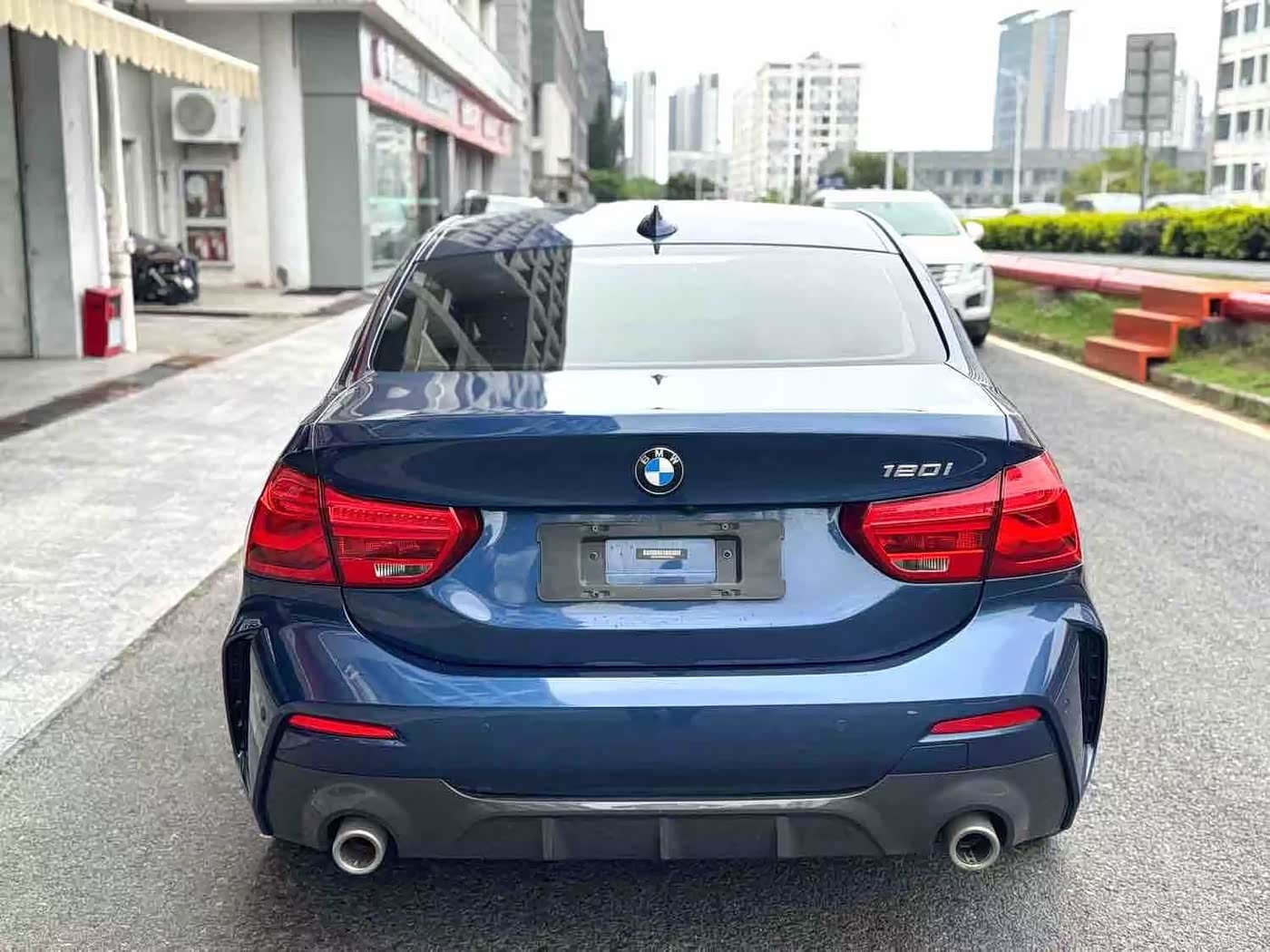 BMW 1 Series 1.5 л 2021 г. Голубой, пробег 46000 км