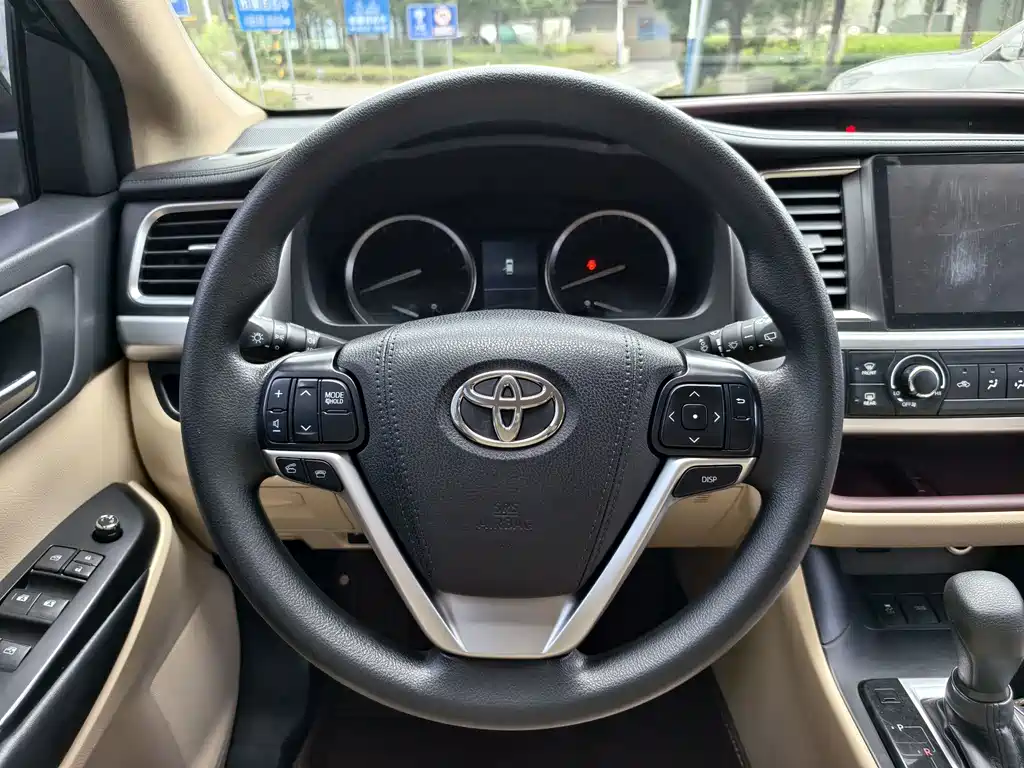 Toyota Highlander — миниатюра 18