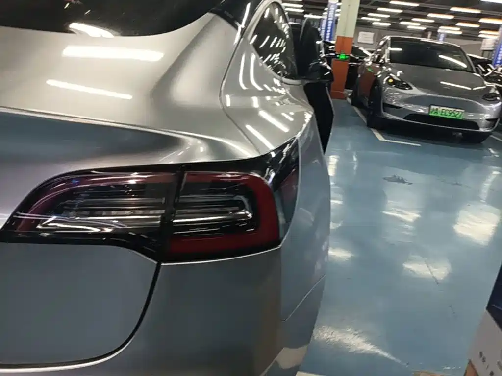Tesla Model 3 — миниатюра 8