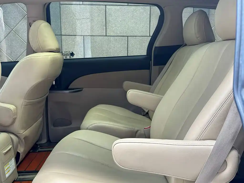 Toyota Previa — миниатюра 5