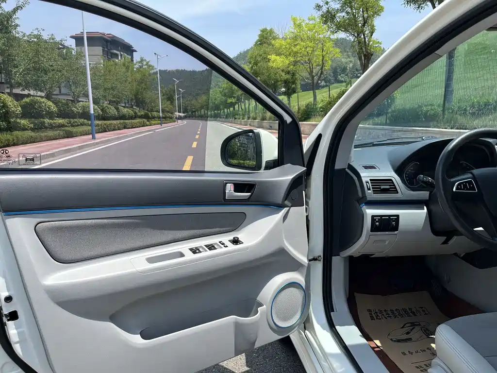BAIC New Energy EV — миниатюра 6