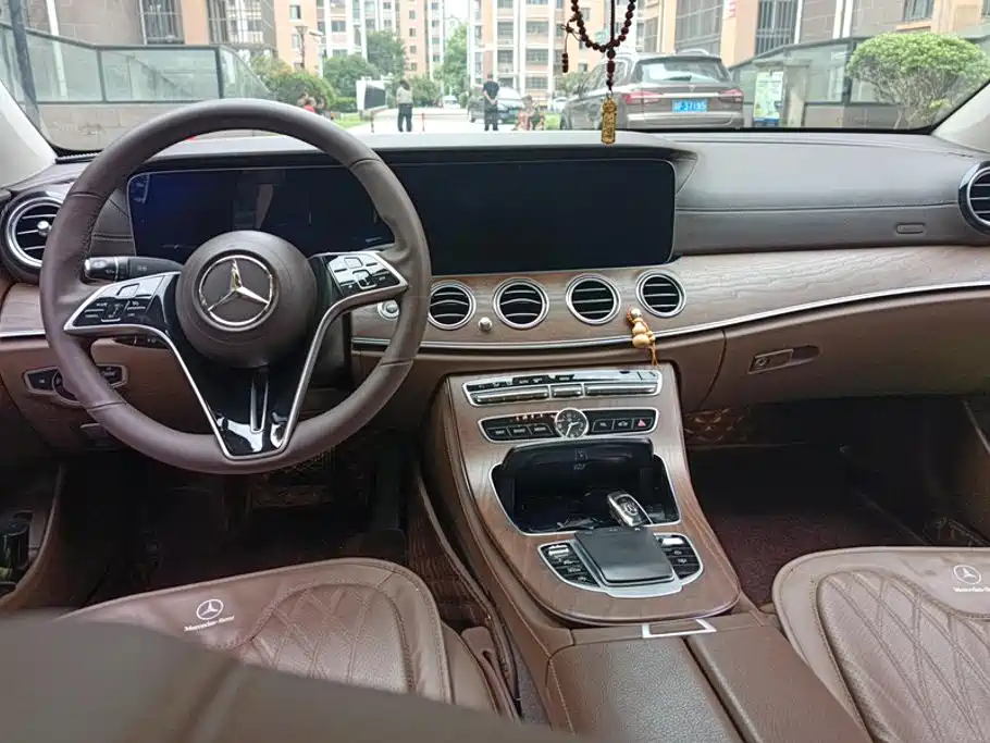 Mercedes-Benz E-Class — миниатюра 12