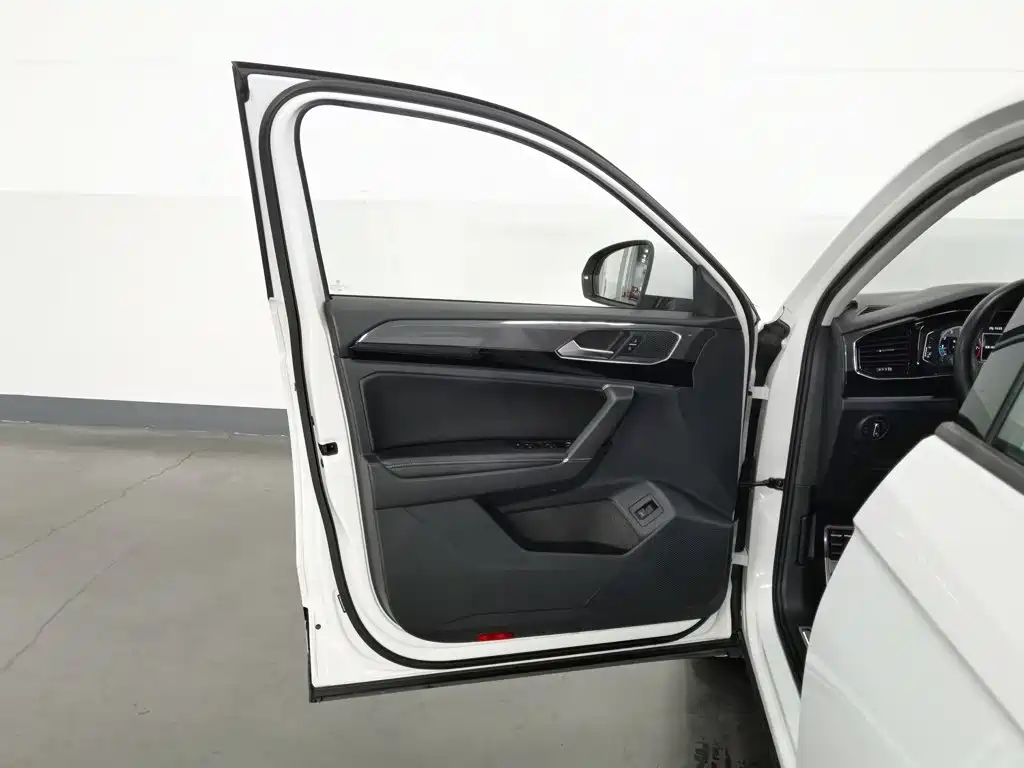 Volkswagen X — миниатюра 8