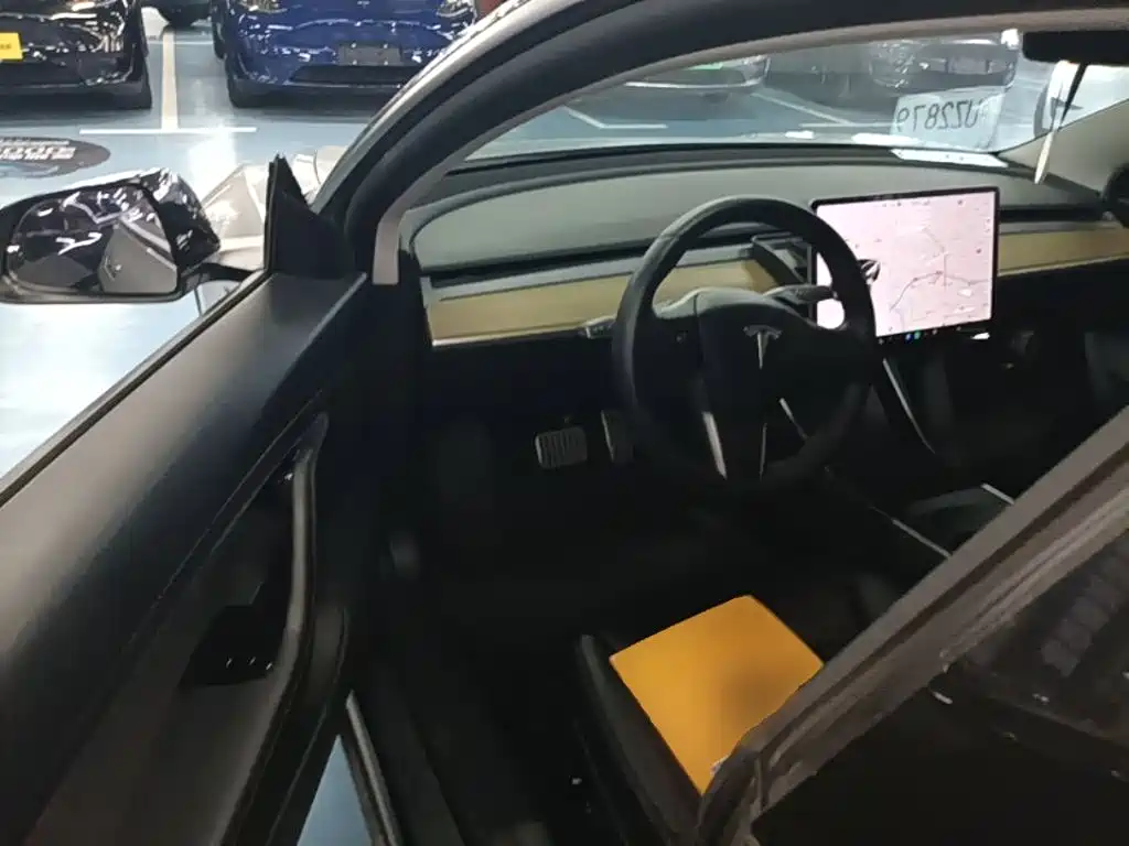 Tesla Model 3 — миниатюра 16