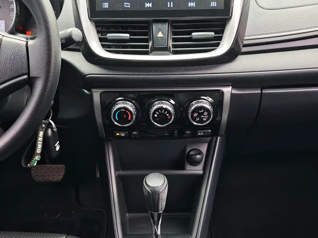 Toyota Yaris L — миниатюра 13