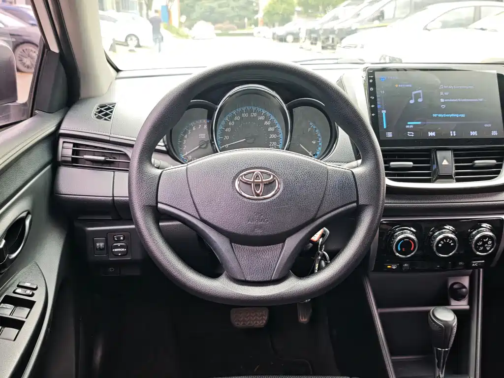 Toyota Yaris L — миниатюра 12