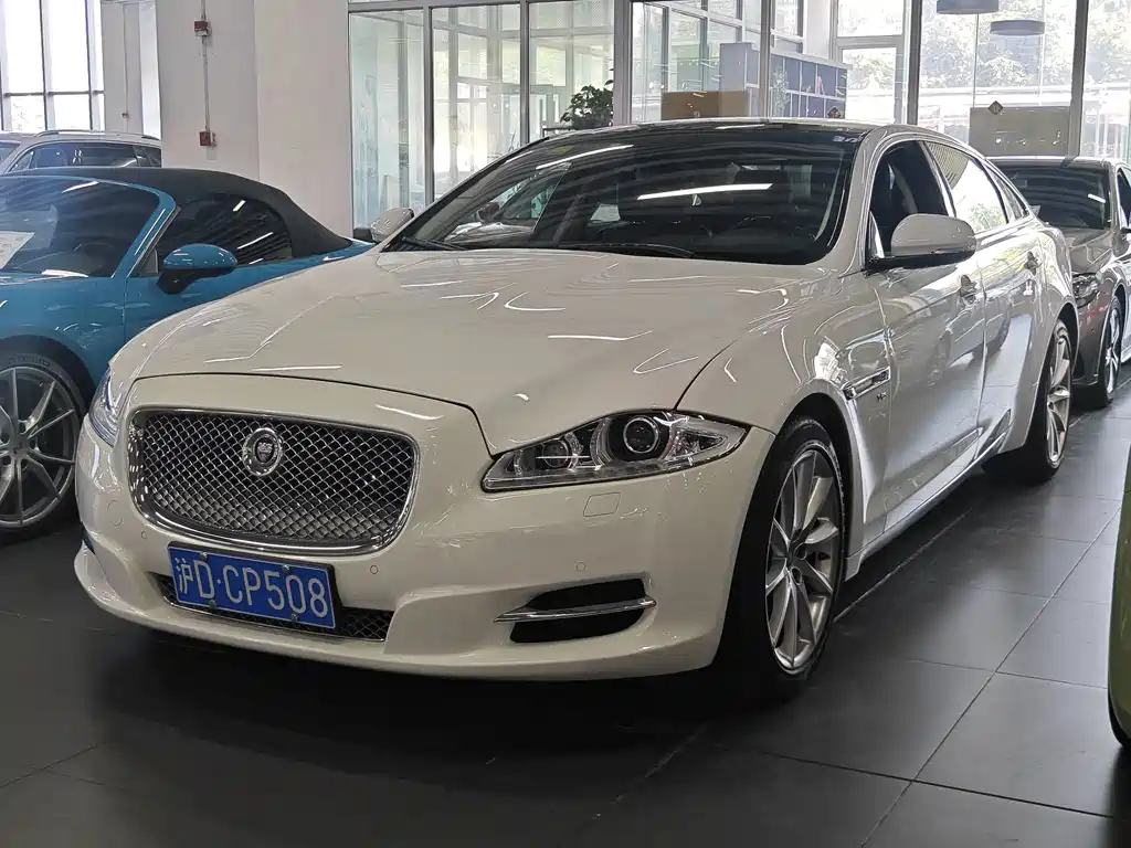 Jaguar XJ