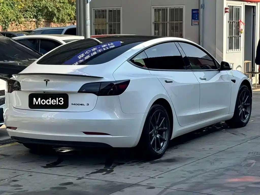 Tesla Model 3 — миниатюра 5
