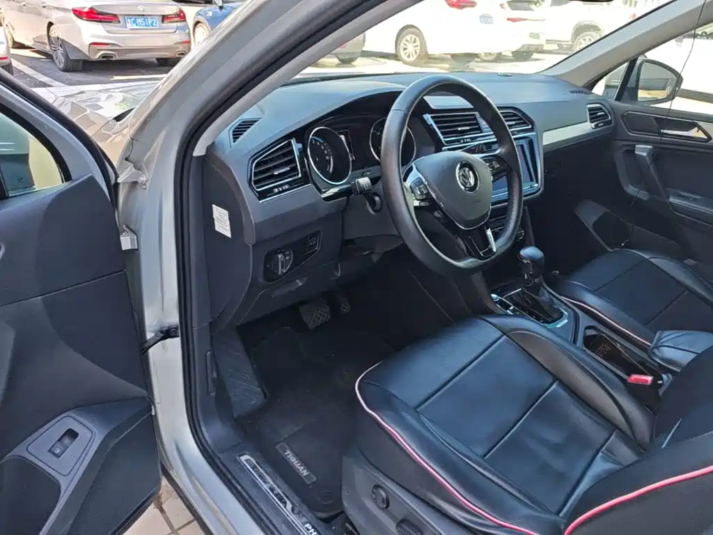 Volkswagen Tiguan L PHEV — миниатюра 16