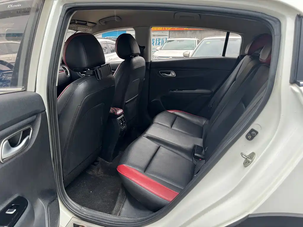 Kia KX Cross — миниатюра 7