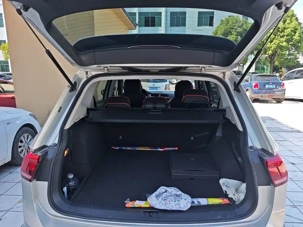 Volkswagen Tiguan L PHEV — миниатюра 19